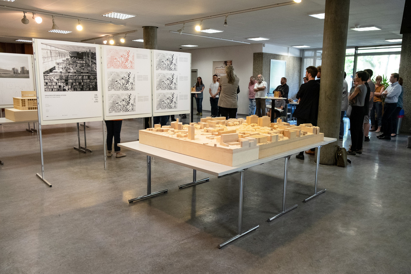 Exhibition opening with model of the „Stadtgarten“ in the front