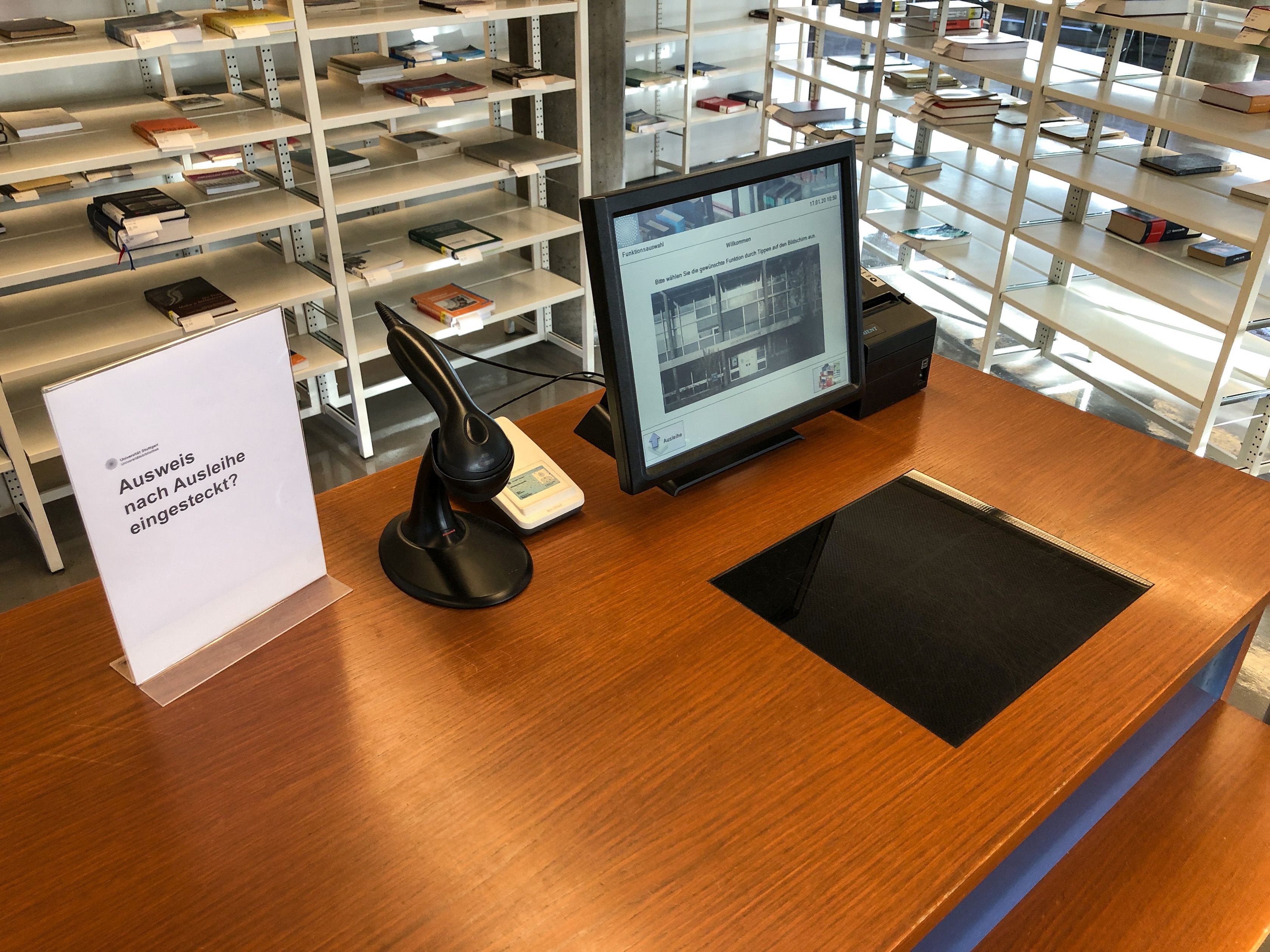 Ausleihstation in der Universitätsbibliothek Stadtmitte