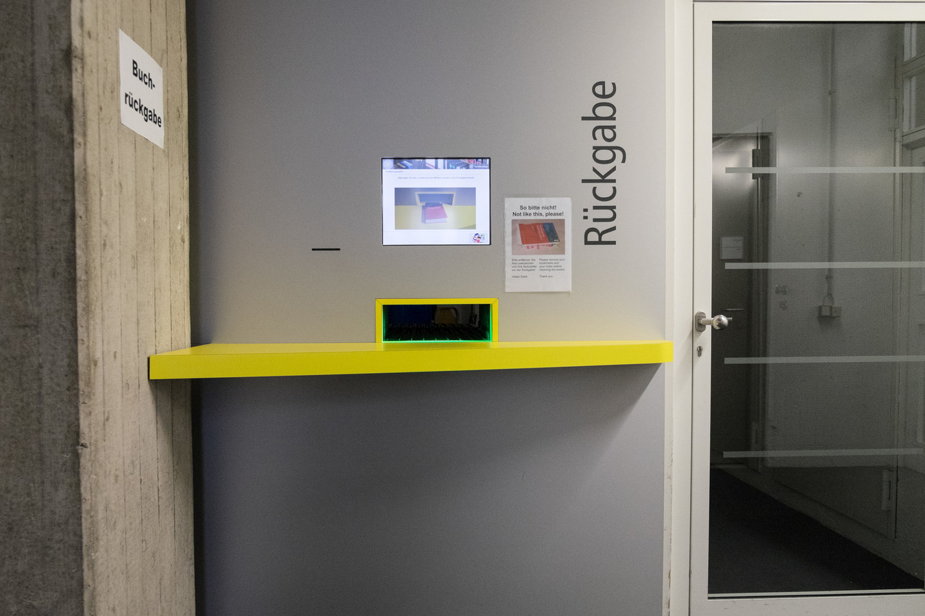 Rückgabeautomat in der Universitätsbibliothek Vaihingen