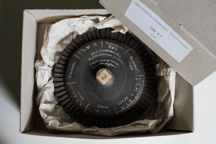 Test wheel for the materials of the gas turbine blades
